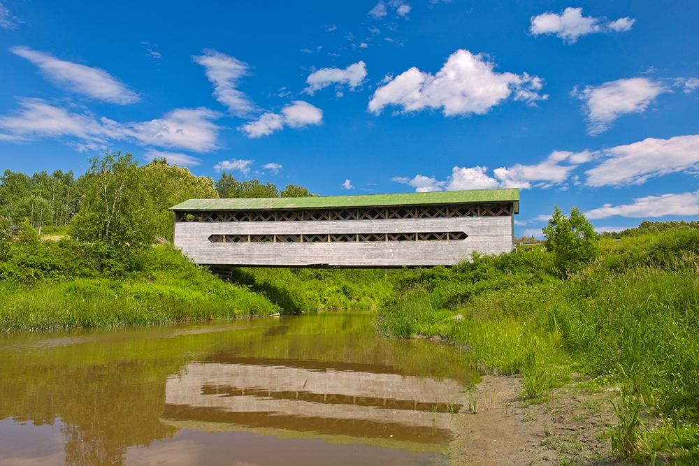 Canada-Quebec-St-Bruno-de-Guigues Covered bridge over river